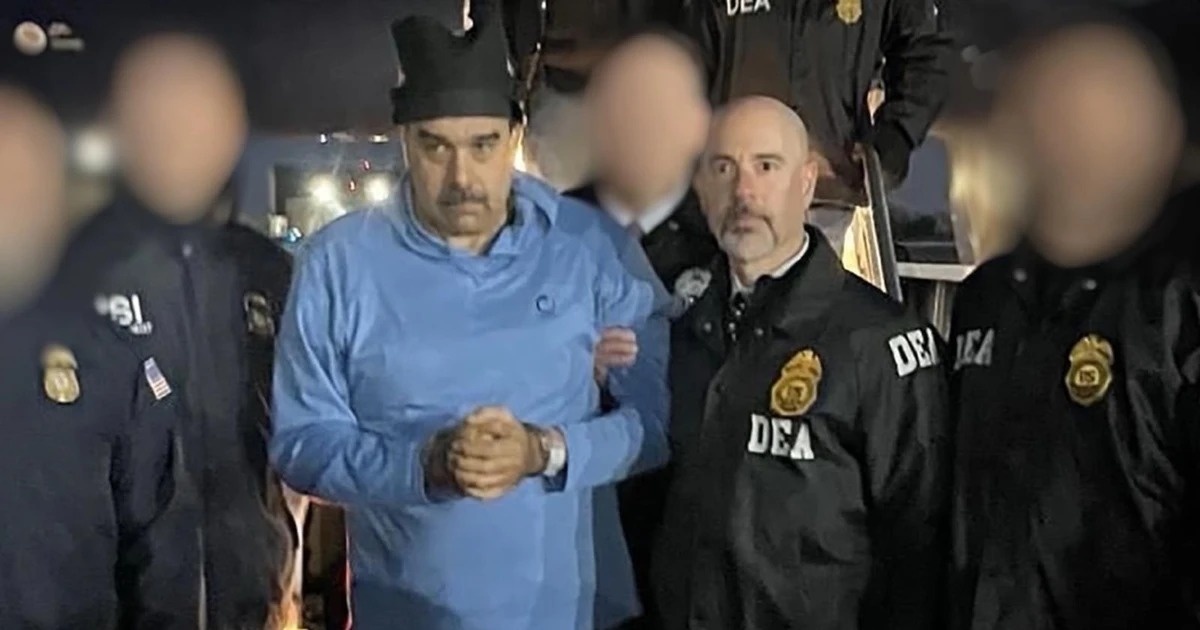 Tong thong Venezuela Nicolas Maduro va vo sap hau toa hinh anh