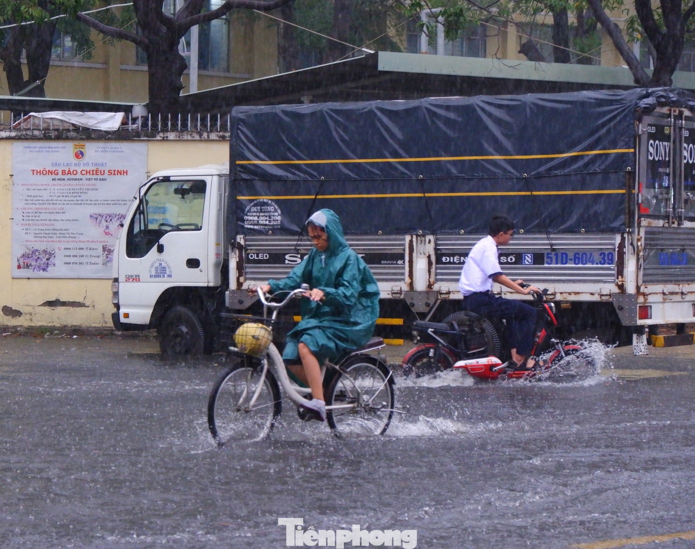 Mua trai mua TP.HCM anh 3