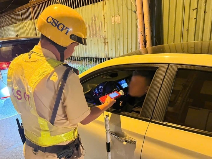 Gan 4.000 nguoi vi pham nong do con dip nghi le o TP.HCM hinh anh