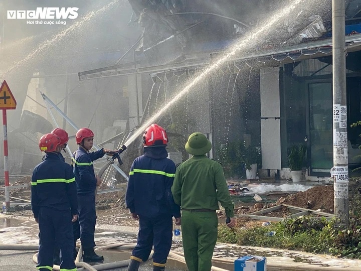 Chay cua hang Da Nang anh 1