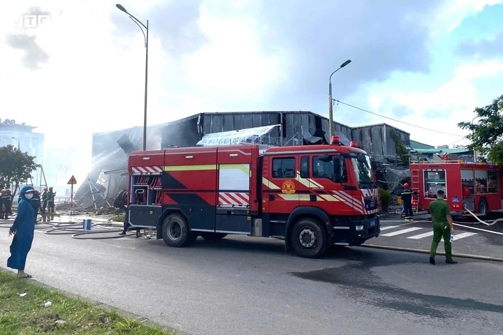 Chay cua hang Da Nang anh 2