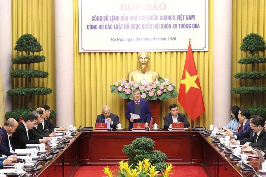 Cong bo Lenh cua Chu tich nuoc ve 12 luat hinh anh