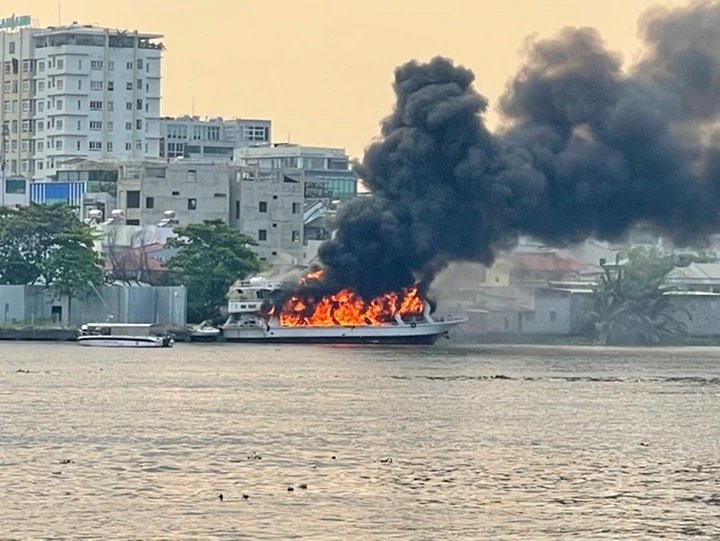 Chay du thuyen Sai Gon anh 1