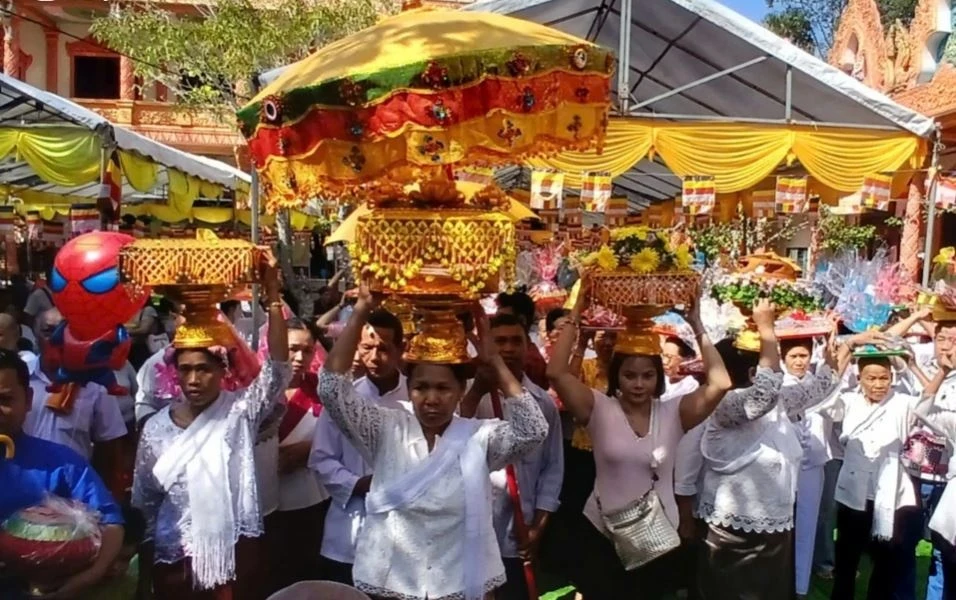 Ba con Khmer gui tron niem tin va ky vong vao Dai hoi XIV cua Dang hinh anh