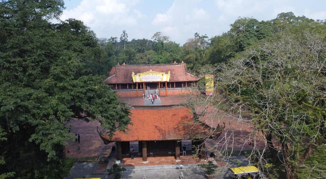 Huong dan vien Lam Kinh anh 2