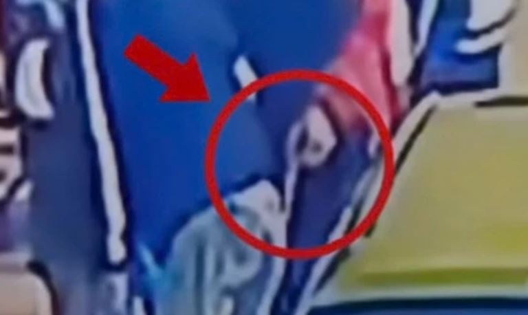 Gia vo giup nguoi bi nan roi moc trom dien thoai hinh anh