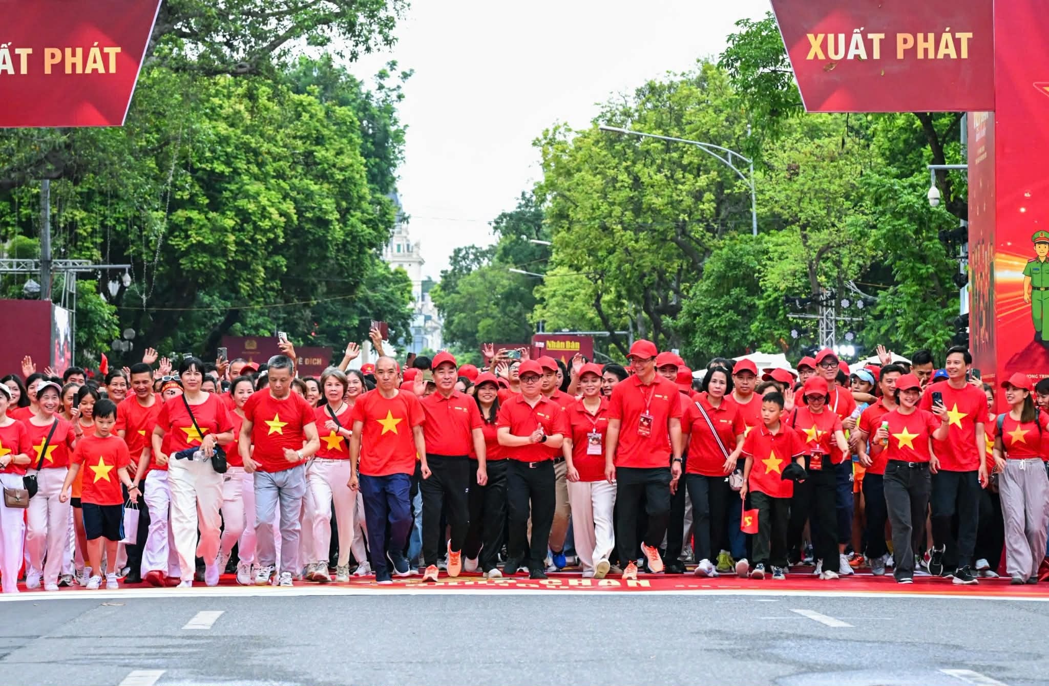 ‘Cung Viet Nam tien buoc’ - dau an the thao cong dong chua co tien le hinh anh