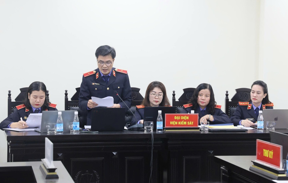 Z Holding,  Cong ty Z Holding,  Giam doc Z Holding,  Chu tich Z Holding,  Sua gia anh 1