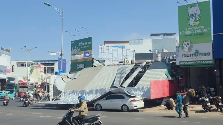 Bien hieu cua hang Viettel Store do sap o Dak Lak hinh anh