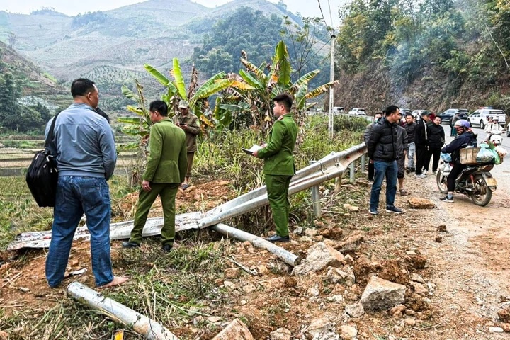 Lat xe khach Son La anh 2