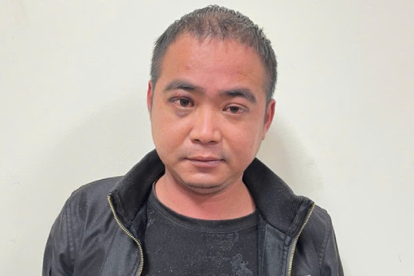 Tam giu hinh su nguoi chong vao quan cat toc truy sat vo va con hinh anh