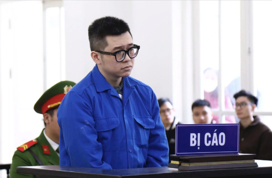 Danh nu hang xom o chung cu Sky Central, nguoi dan ong linh 6 thang tu hinh anh