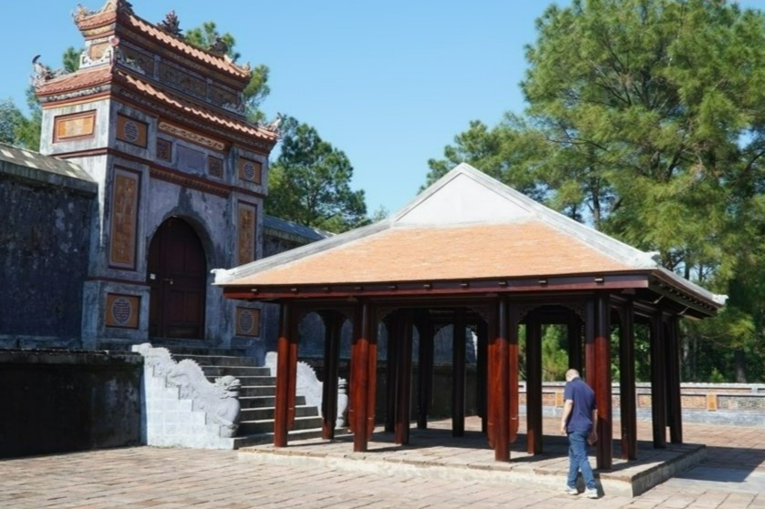 Yeu cau bao cao ve cong trinh moi o lang Hoang Thai hau Tu Du hinh anh