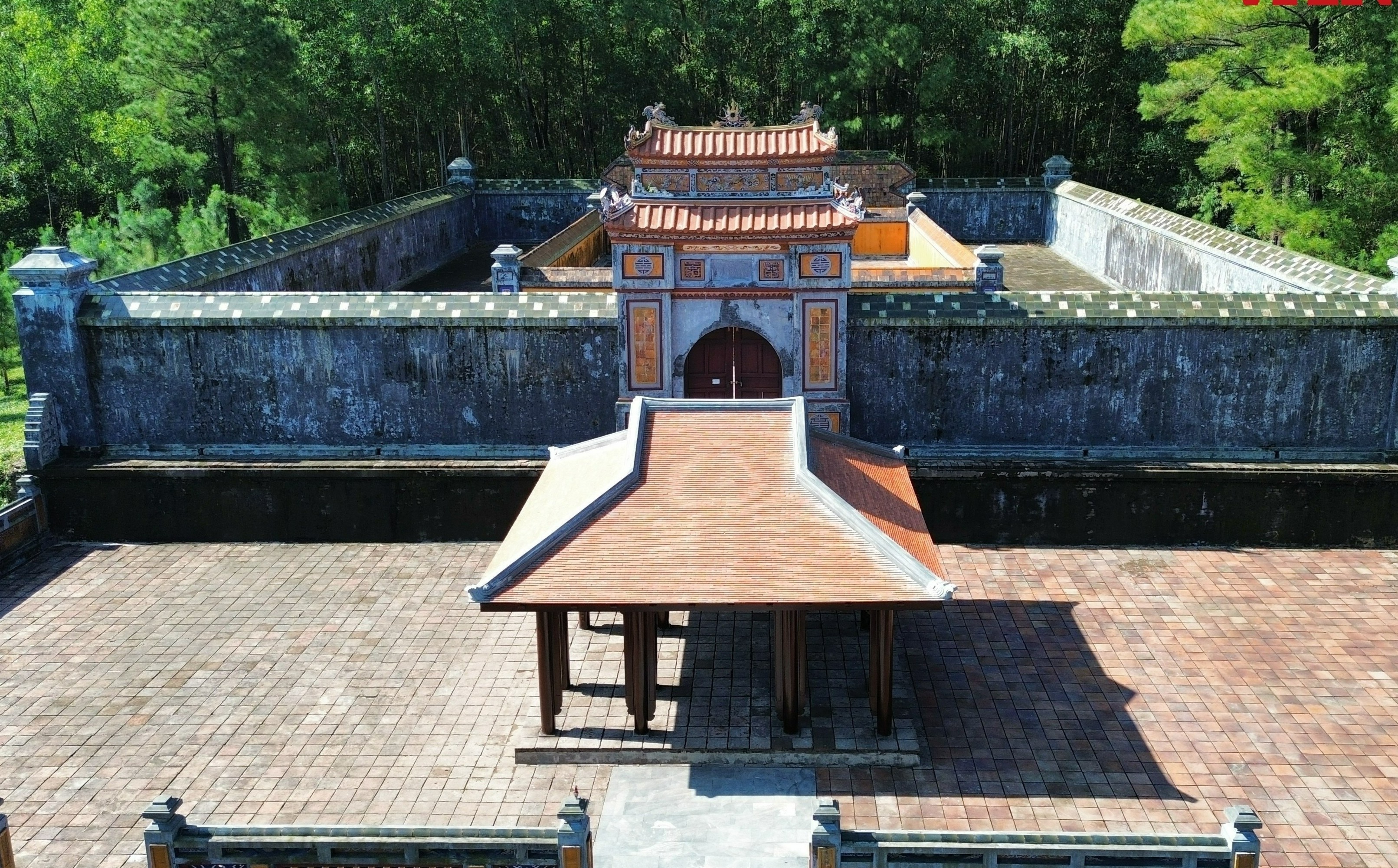 Dung trai phep hai cong trinh tai khu vuc lang vua Thieu Tri hinh anh