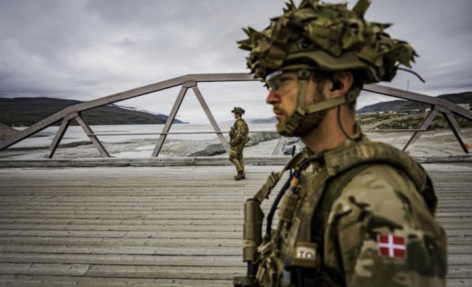 Dan Mach tang hien dien quan su tai Greenland hinh anh