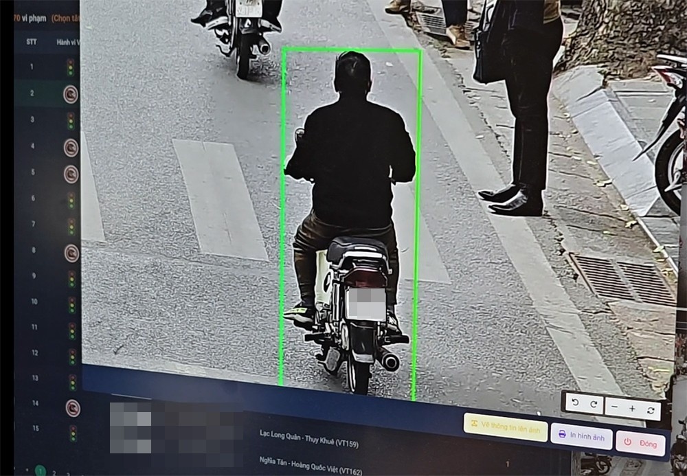 Tai xe bat ngo khi thay hinh anh vi pham ‘ro nhu ban ngay’ tren iHanoi hinh anh