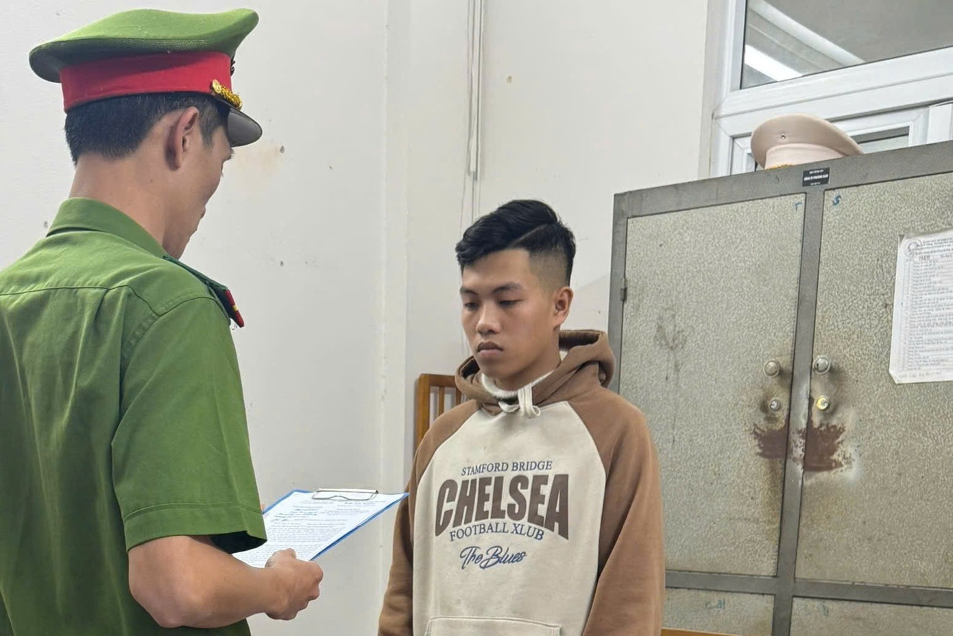 Dung tai khoan Facebook gia, lua dao hang tram trieu dong hinh anh