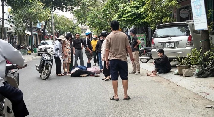 Den nha ban choi, nguoi dan ong bi con trai cua ban dam tu vong hinh anh