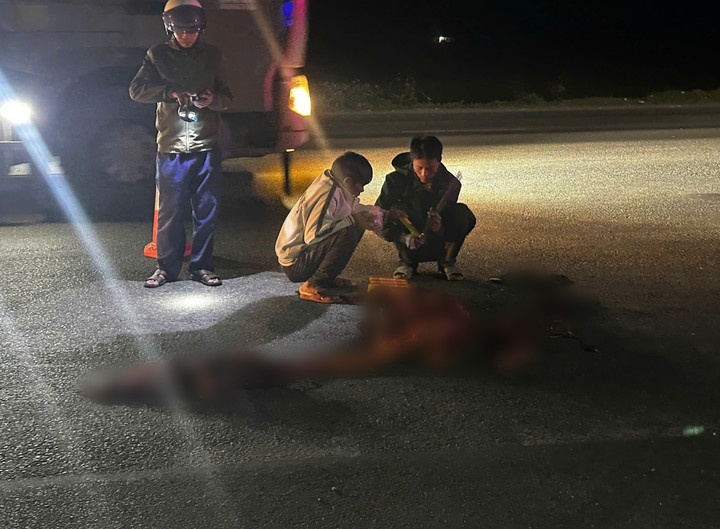 Thanh nien chet quoc lo anh 1