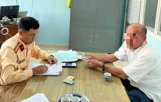 Loi khai cua tai xe xe khach duoi xe tai bat chap tinh mang hanh khach hinh anh