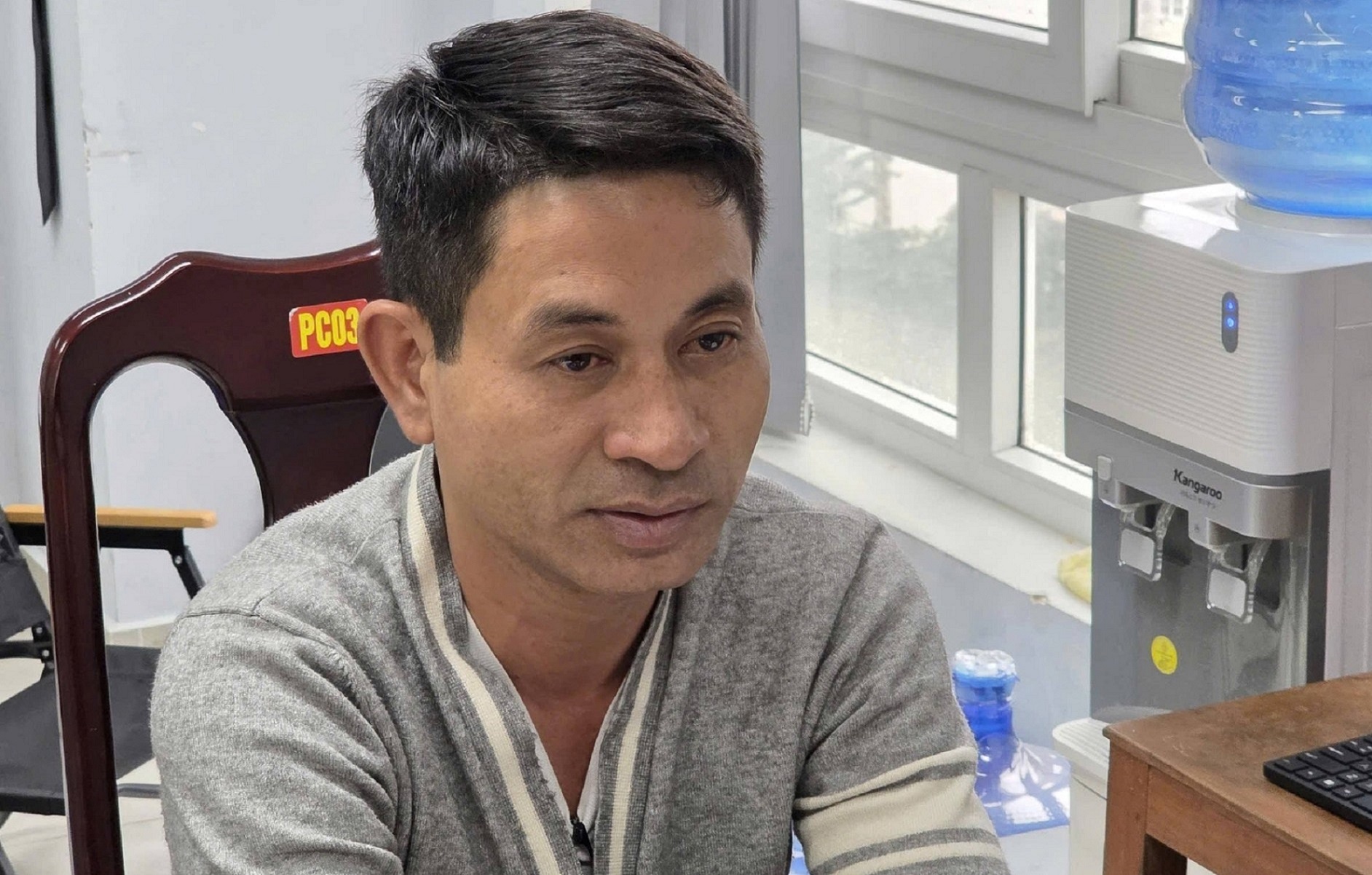 Nhom buon lau gan 100.000 con tom hum giong tu Singapore ve Viet Nam hinh anh