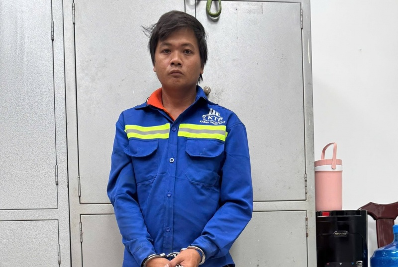 Tam giu doi tuong chem con rieng cua vo roi bo tron hinh anh