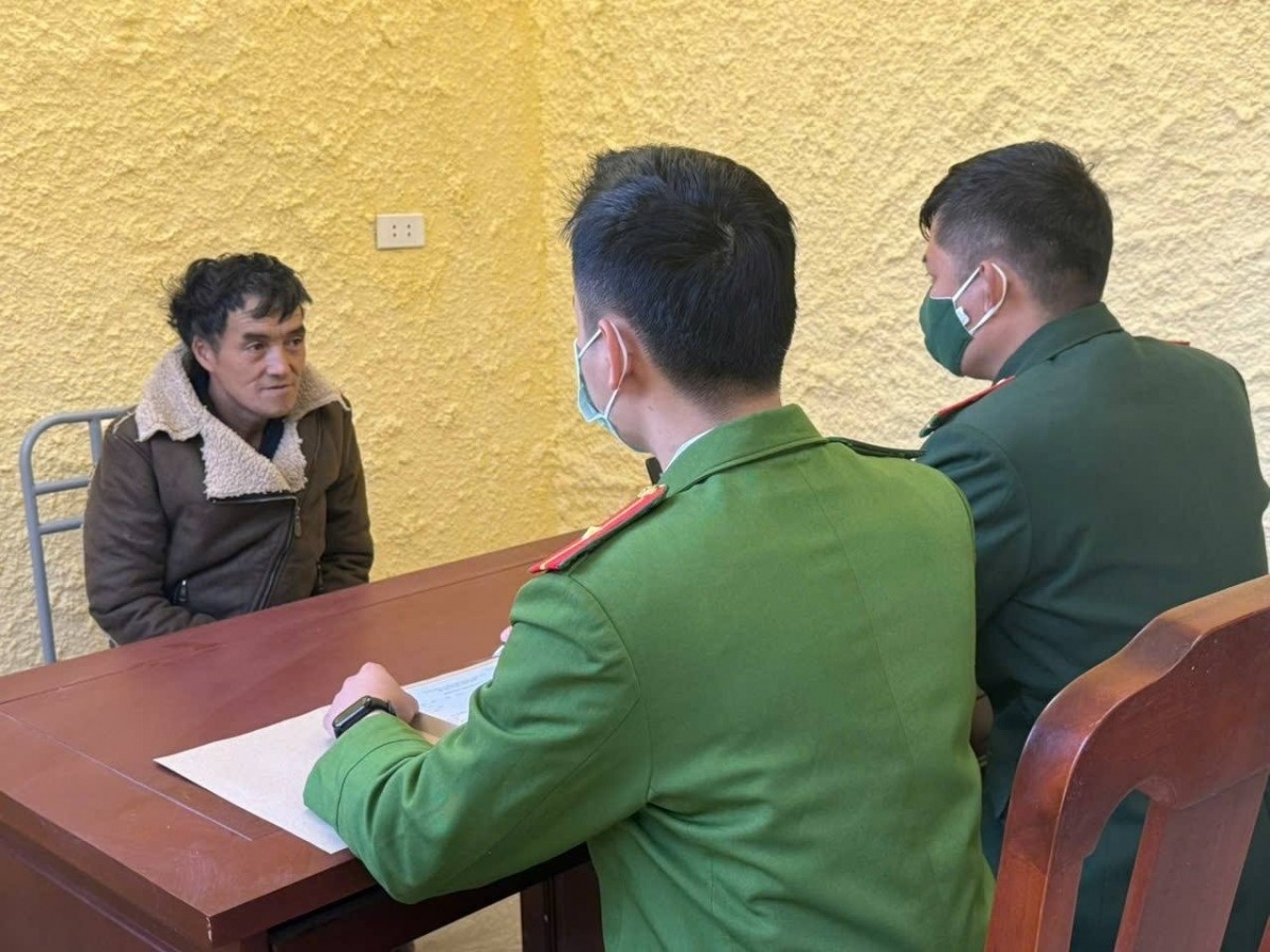 Bat qua tang doi tuong tang tru ma tuy hinh anh