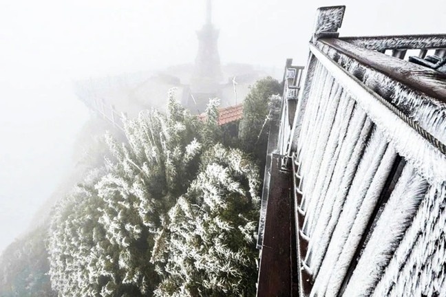 Ngay va dem o mien Bac chenh lech 10°C, de phong bang gia hinh anh