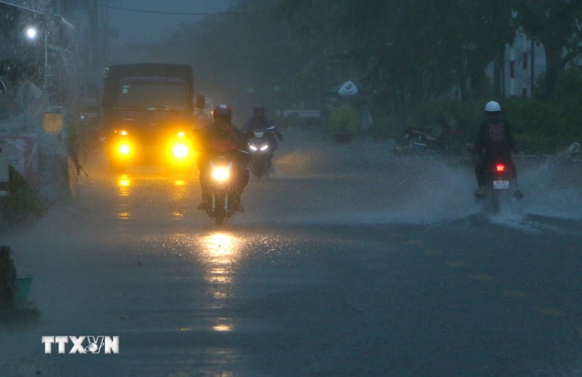 mua dien rong,  tiep tuc xay ra,  tai Trung Bo anh 1