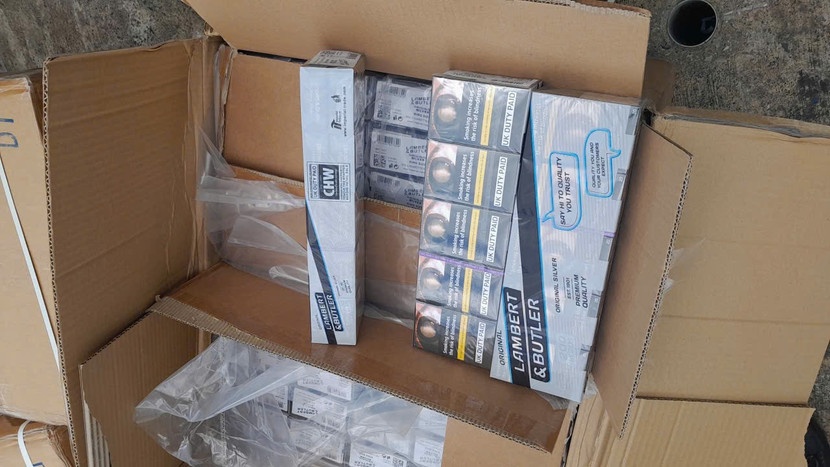 Phat hien gan 500.000 bao thuoc la gia nhan hieu Lambert & Butler hinh anh