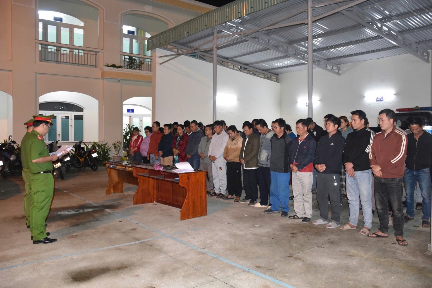 Triet pha duong day danh bac quy mo lon hinh anh