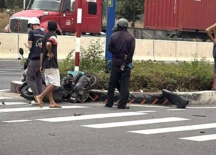 Lien tiep tai nan giao thong trong mot buoi chieu hinh anh