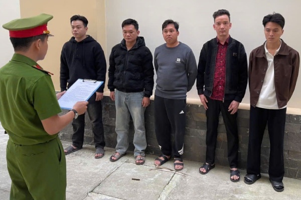 Khoi to 5 doi tuong gop von 'khoi nghiep' bang viec cho vay lai nang hinh anh