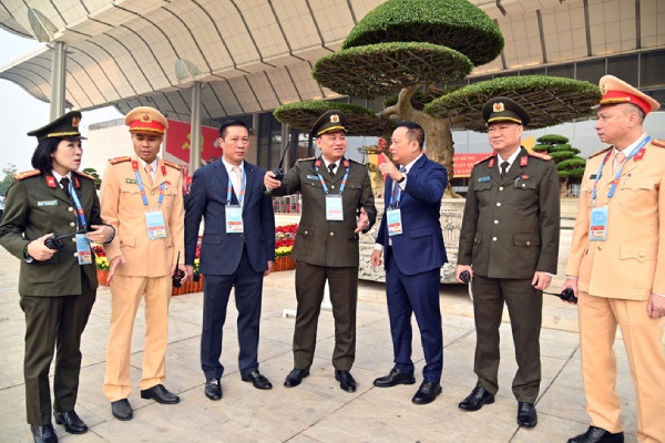 Lanh dao CAHN kiem tra o buoi tong duyet phuc vu Dai hoi XIV cua Dang hinh anh