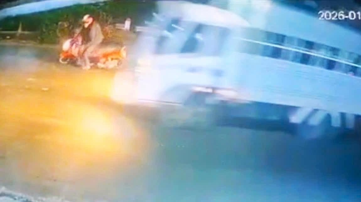 Cong an truy tim xe tai can tu vong cu ong roi bo chay o Lam Dong hinh anh