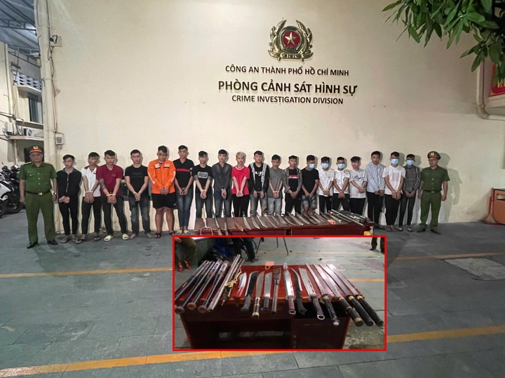 thieu nien hon chien,  gay nao loan,  duong pho anh 1