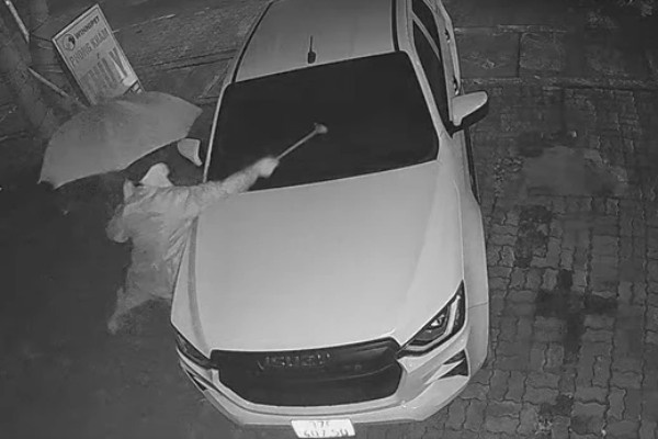 Truy tim nguoi dap pha oto o Nghe An hinh anh