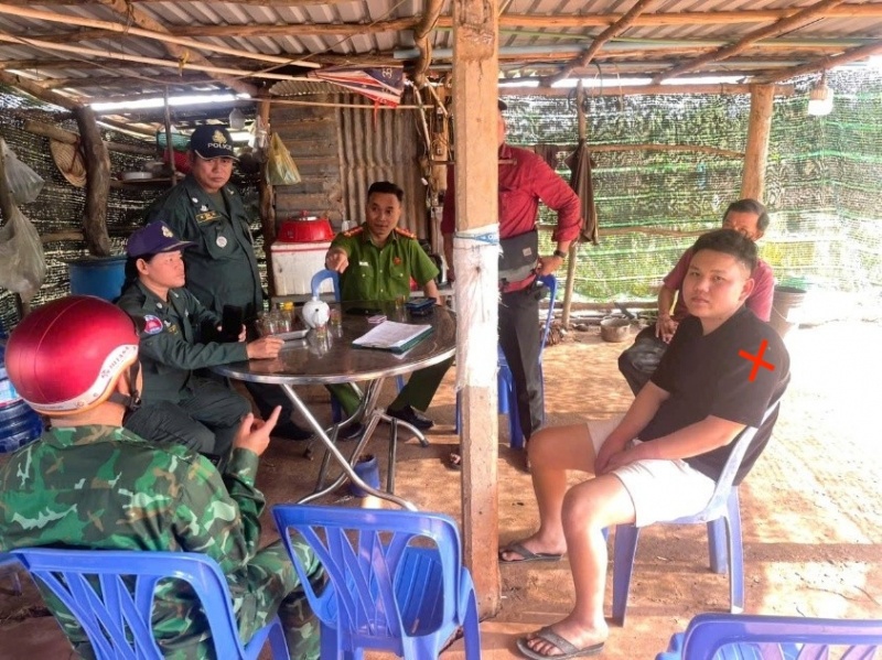 Bat giu,  Doi tuong truy na anh 1