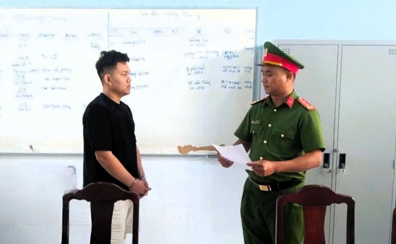 Bat giu,  Doi tuong truy na anh 2