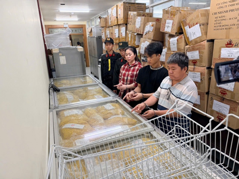 Bat giam chu co so Chau Phat san xuat 800 tan my tron hoa chat hinh anh