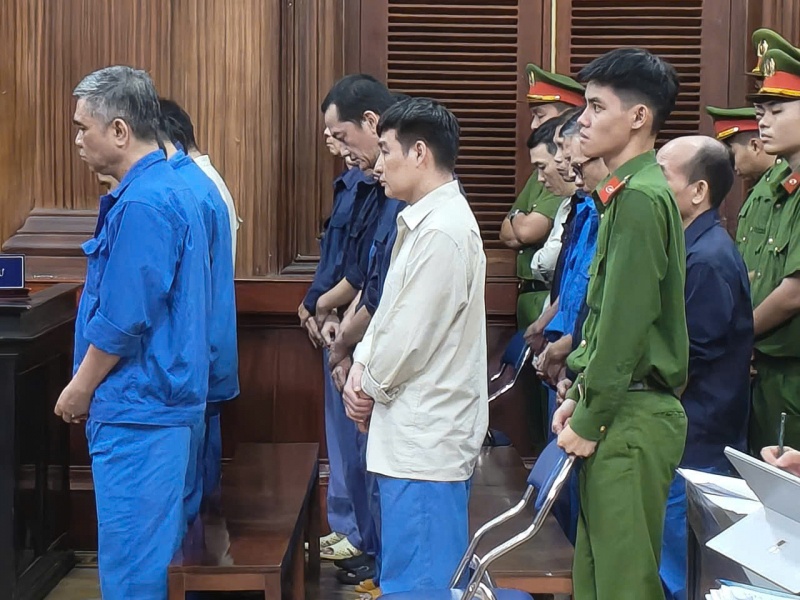 Cuu Giam doc,  Pho giam doc,  Trung tam dang kiem,  50-04V anh 2