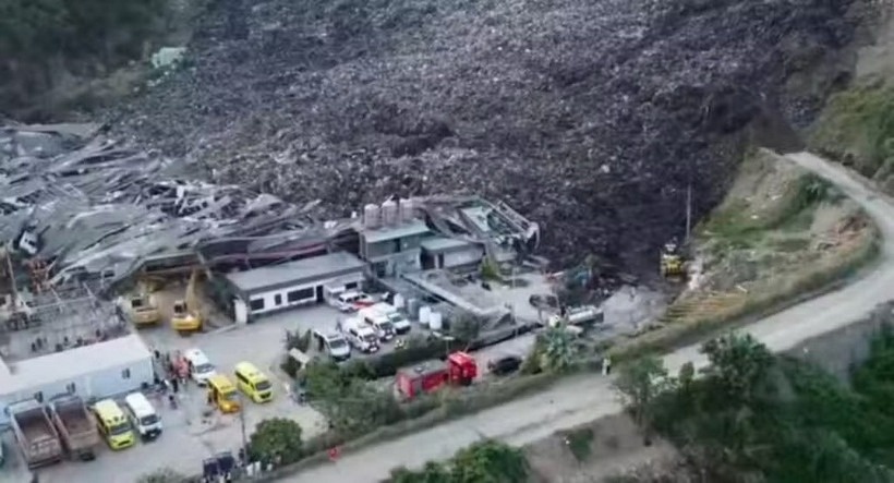 Sat lo 'nui' rac tai Philippines, hang chuc nguoi mat tich hinh anh