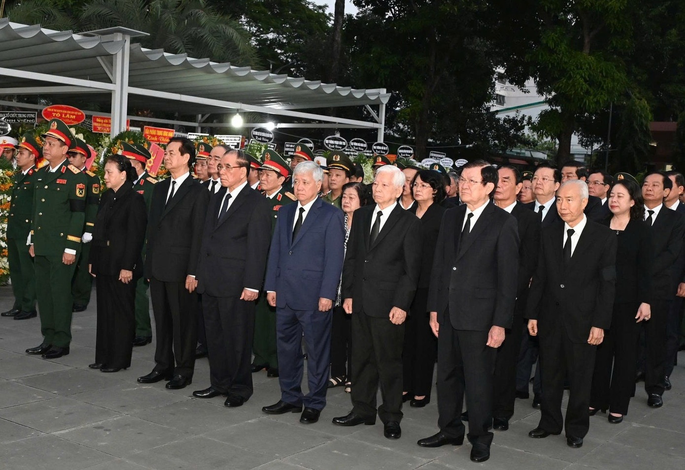 Lanh dao, nguyen lanh dao Dang, Nha nuoc vieng Dai tuong Le Van Dung hinh anh