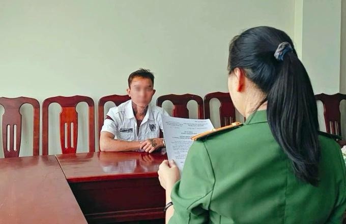 Doi tuong dang tin gia ve an mang o Ca Mau hinh anh