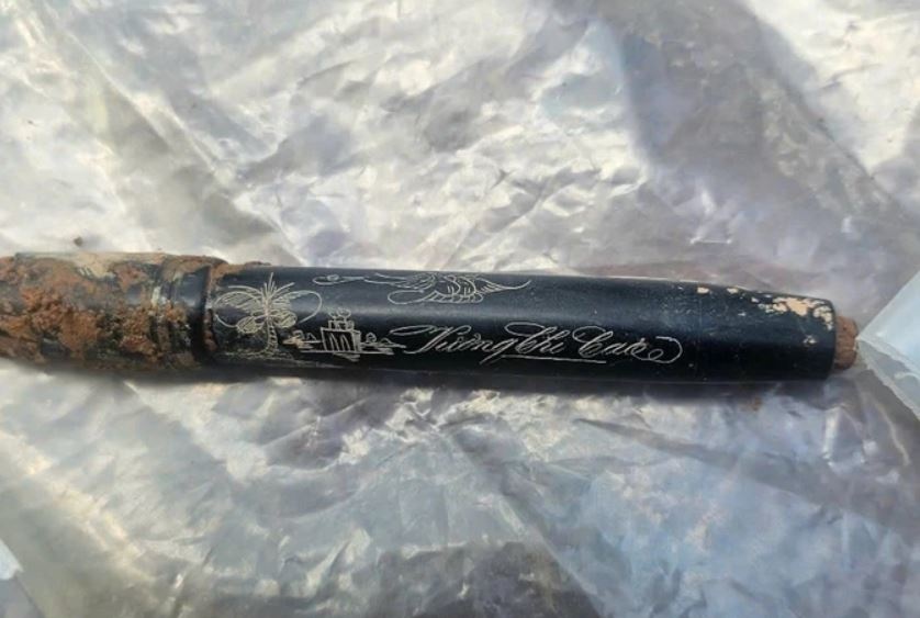 Phat hien 4 hai cot liet si, co di vat but may khac ten hinh anh