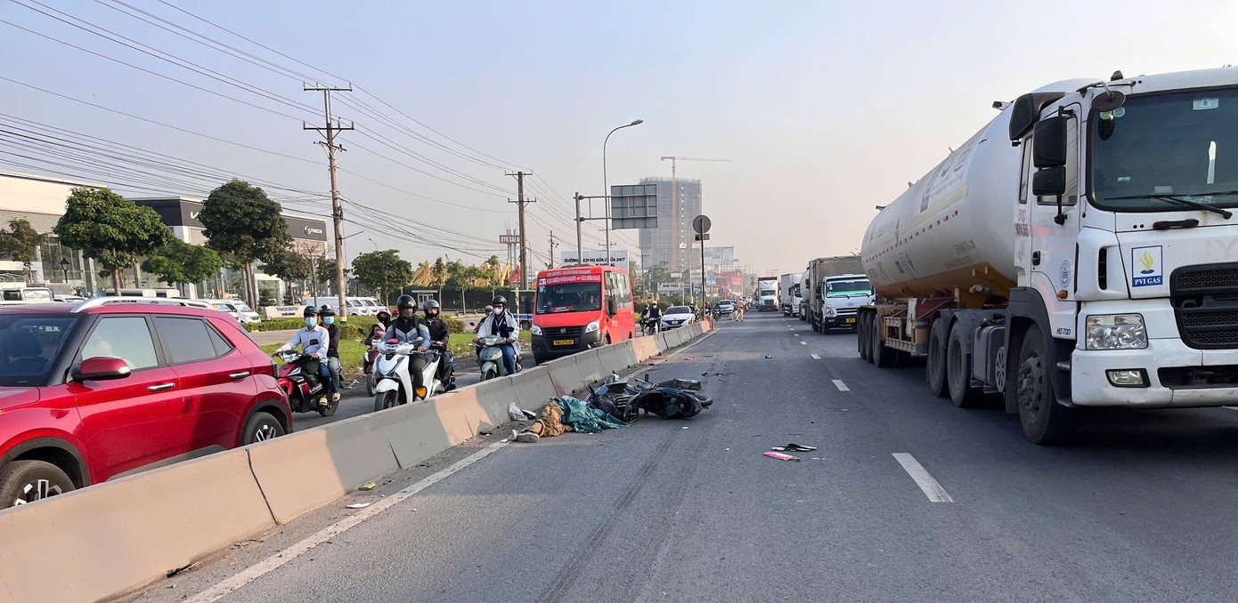 Tai nan container TP.HCM anh 1