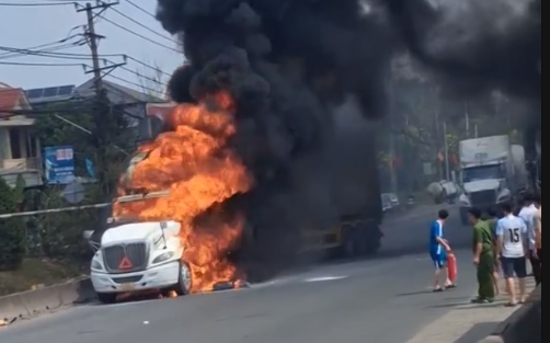 Xe Container chay Dong Nai anh 1