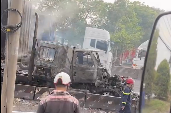 Xe Container chay Dong Nai anh 2