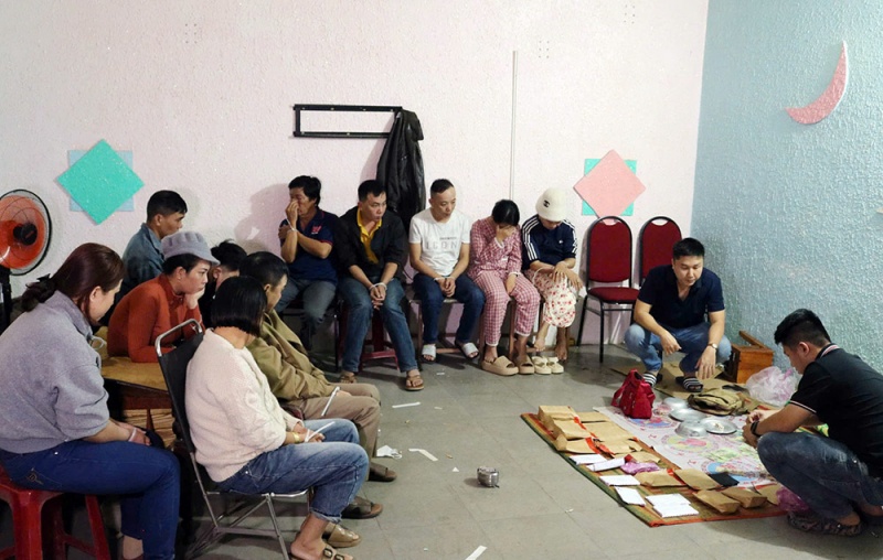 Tam giu hinh su 16 con bac tu tap xoc bau cua hinh anh