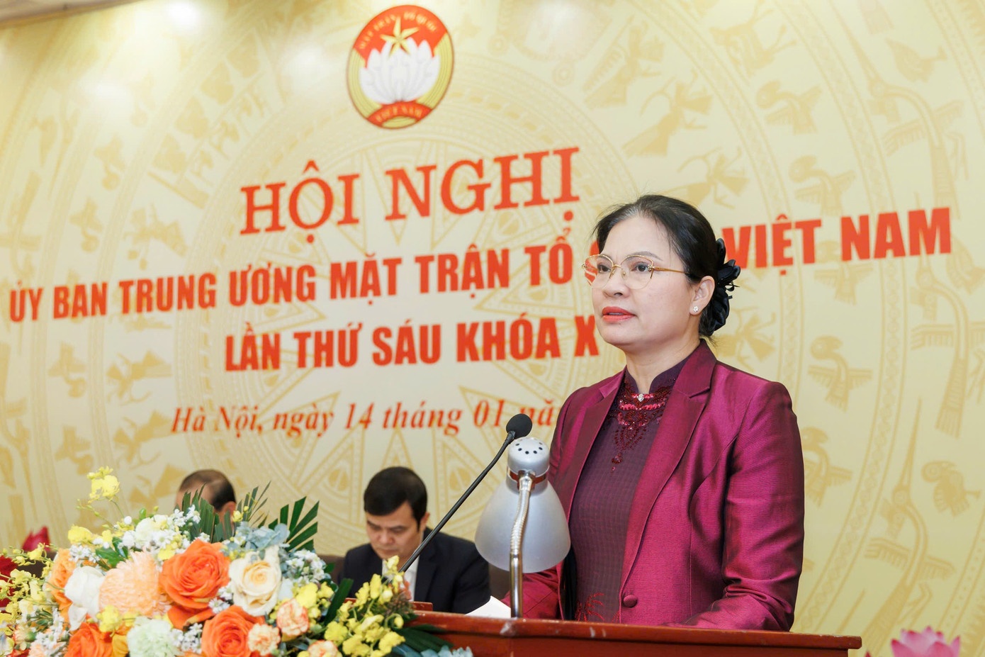 Ba Ha Thi Nga lam Pho chu tich - Tong Thu ky Uy ban TW MTTQ Viet Nam hinh anh
